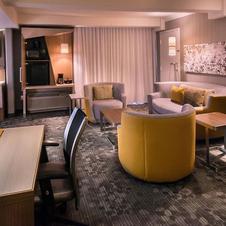 Courtyard By Marriott Oxnard/Ventura Hotel Exterior photo