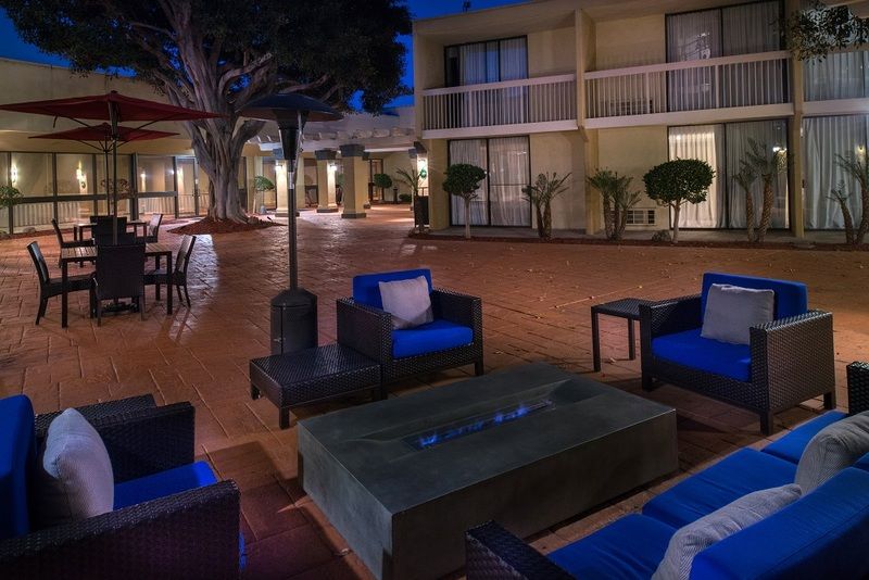 Courtyard By Marriott Oxnard/Ventura Hotel Exterior photo